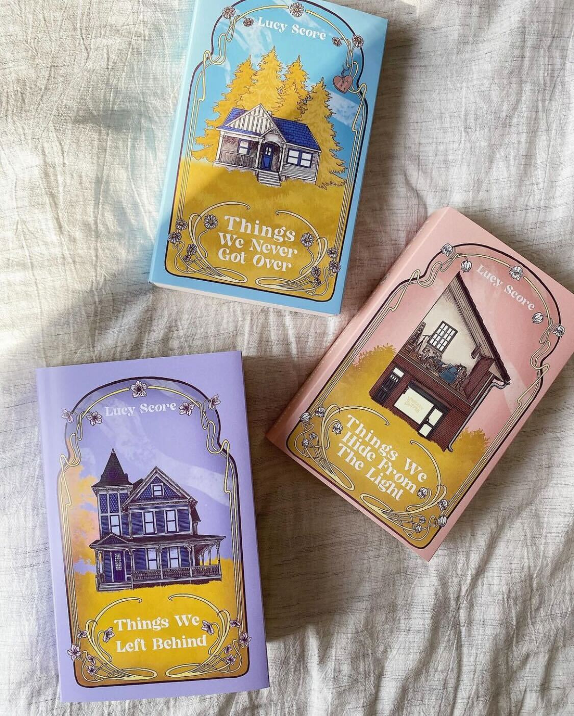 Foxglove: Lucy Score's Knockemout series (Dust Jackets ONLY)