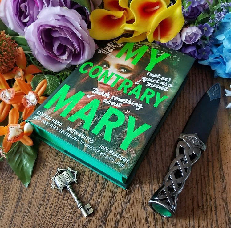 Special Edition. My Mary Contrary. Sprayed and Stenciled Edges - foxandwit